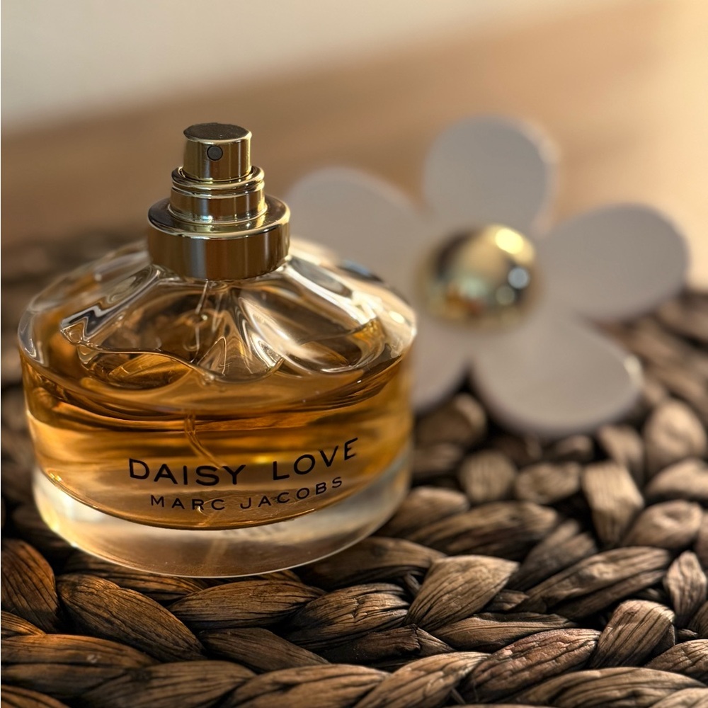 Daisy Love by Marc Jacobs. 3.4 oz, Barely Used! 🌼